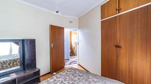 To Let 5 Bedroom Property for Rent in Glenvista Gauteng