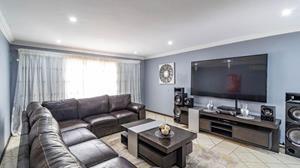 To Let 5 Bedroom Property for Rent in Glenvista Gauteng