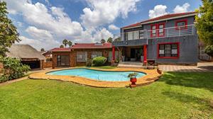 To Let 5 Bedroom Property for Rent in Glenvista Gauteng
