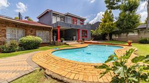 To Let 5 Bedroom Property for Rent in Glenvista Gauteng