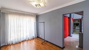 To Let 5 Bedroom Property for Rent in Glenvista Gauteng