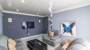 To Let 5 Bedroom Property for Rent in Glenvista Gauteng