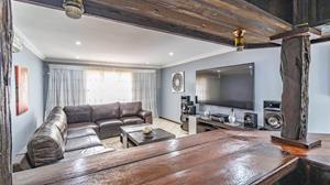 To Let 5 Bedroom Property for Rent in Glenvista Gauteng