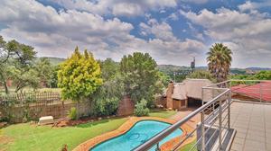 To Let 5 Bedroom Property for Rent in Glenvista Gauteng