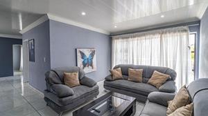 To Let 5 Bedroom Property for Rent in Glenvista Gauteng