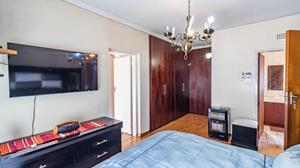 To Let 5 Bedroom Property for Rent in Glenvista Gauteng