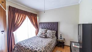 To Let 5 Bedroom Property for Rent in Glenvista Gauteng