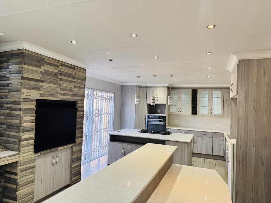 3 Bedroom Property for Sale in Ravenswood Gauteng