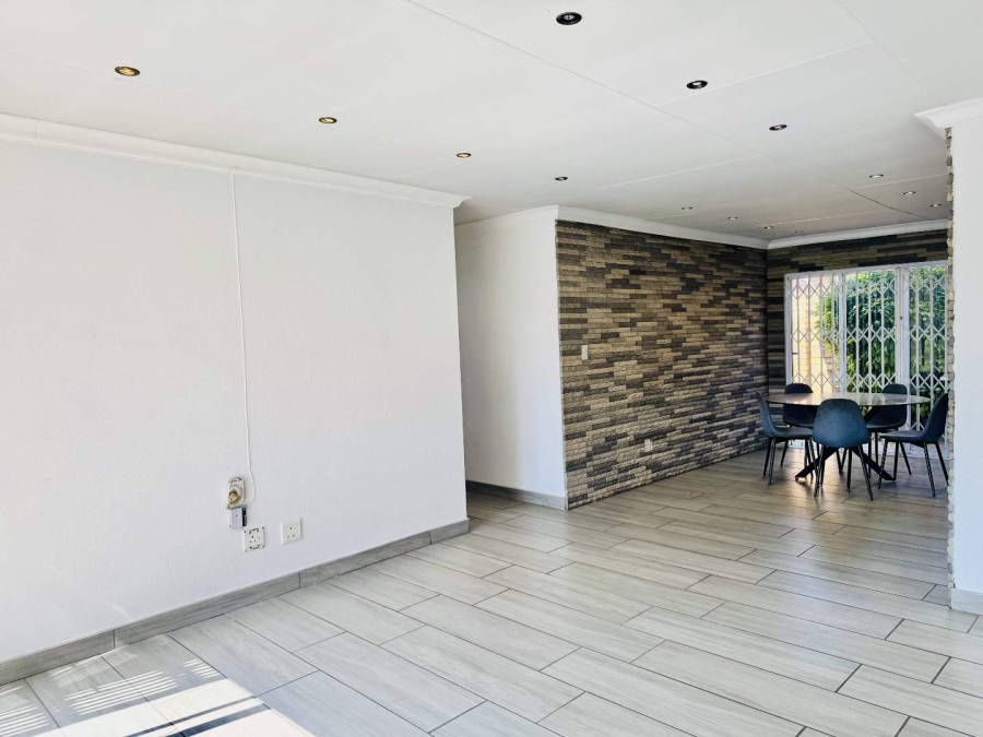 3 Bedroom Property for Sale in Ravenswood Gauteng