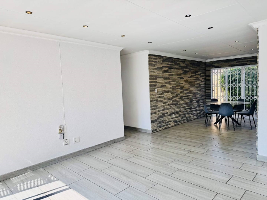 3 Bedroom Property for Sale in Ravenswood Gauteng