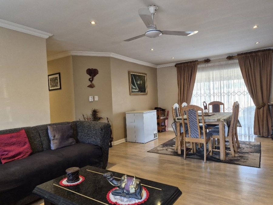 3 Bedroom Property for Sale in Beyerspark Gauteng