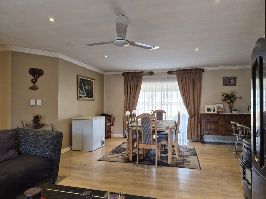 3 Bedroom Property for Sale in Beyerspark Gauteng