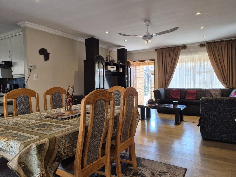 3 Bedroom Property for Sale in Beyerspark Gauteng