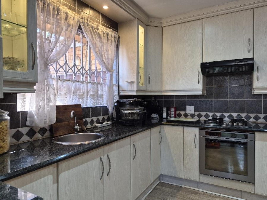 3 Bedroom Property for Sale in Beyerspark Gauteng