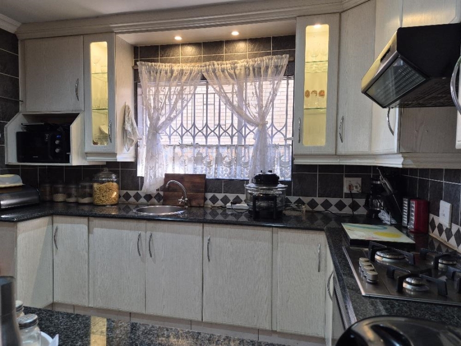 3 Bedroom Property for Sale in Beyerspark Gauteng