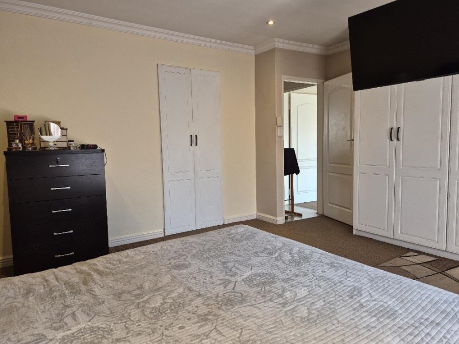 3 Bedroom Property for Sale in Beyerspark Gauteng