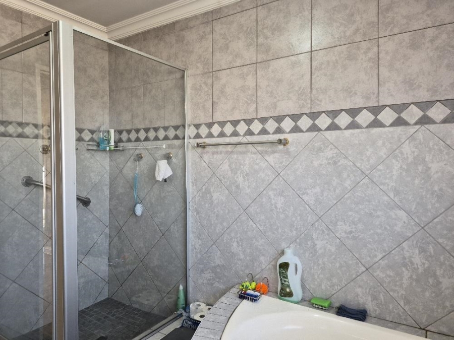 3 Bedroom Property for Sale in Beyerspark Gauteng