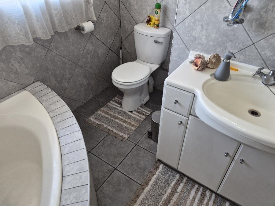 3 Bedroom Property for Sale in Beyerspark Gauteng