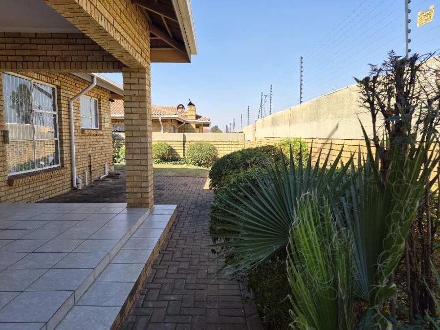 3 Bedroom Property for Sale in Beyerspark Gauteng