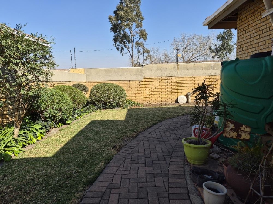 3 Bedroom Property for Sale in Beyerspark Gauteng