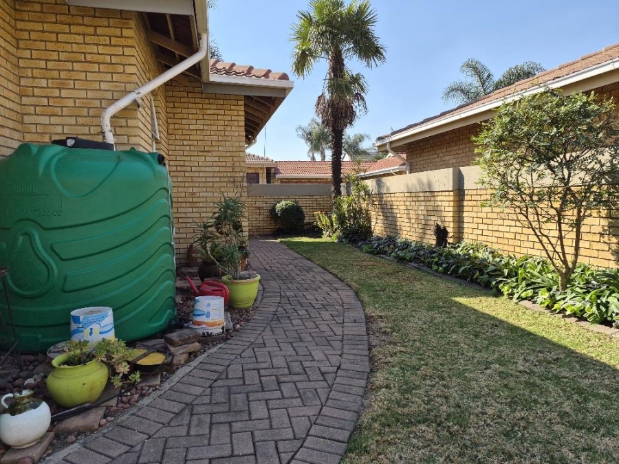 3 Bedroom Property for Sale in Beyerspark Gauteng