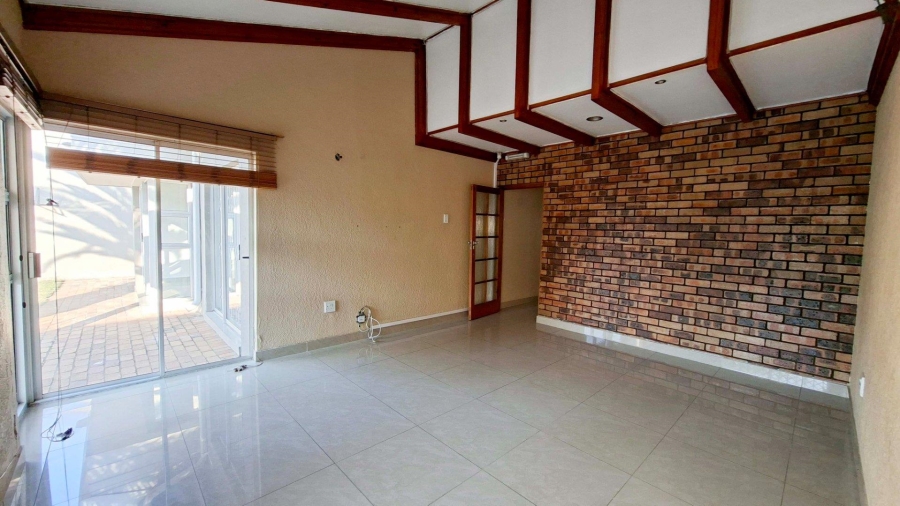 To Let 3 Bedroom Property for Rent in Woodmead Gauteng