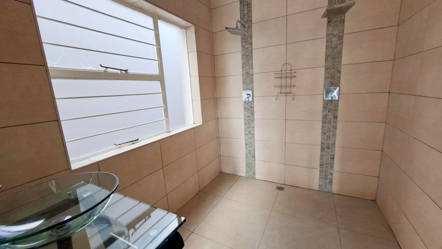 To Let 3 Bedroom Property for Rent in Woodmead Gauteng