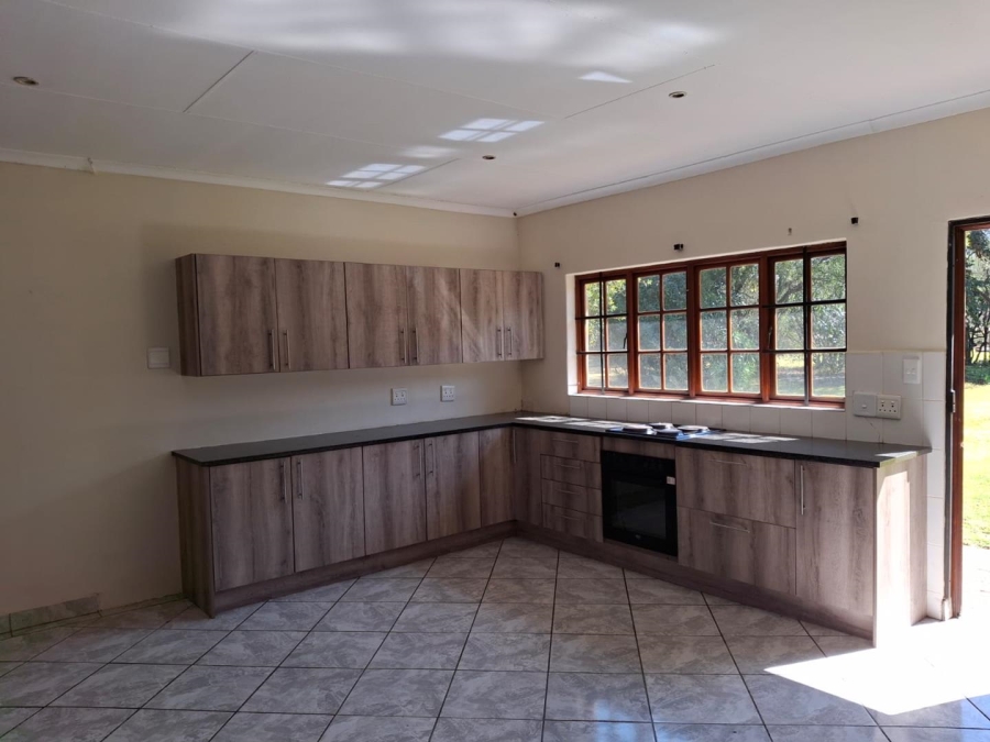 To Let 2 Bedroom Property for Rent in Zwavelpoort Gauteng