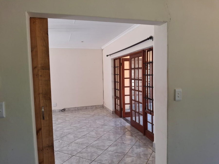 To Let 2 Bedroom Property for Rent in Zwavelpoort Gauteng