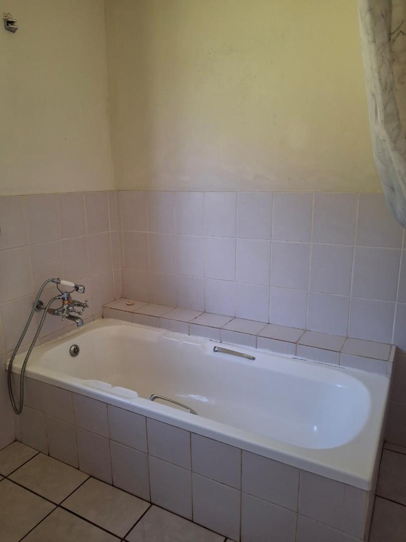 To Let 2 Bedroom Property for Rent in Zwavelpoort Gauteng