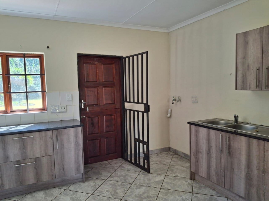 To Let 2 Bedroom Property for Rent in Zwavelpoort Gauteng