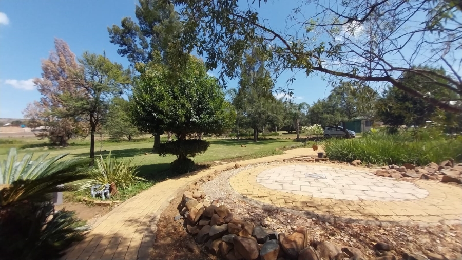 To Let 2 Bedroom Property for Rent in Zwavelpoort Gauteng