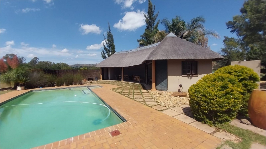 To Let 2 Bedroom Property for Rent in Zwavelpoort Gauteng