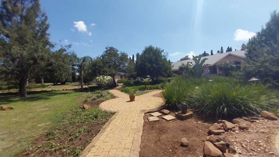 To Let 2 Bedroom Property for Rent in Zwavelpoort Gauteng
