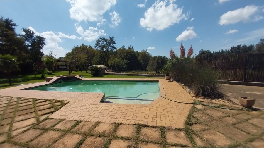 To Let 2 Bedroom Property for Rent in Zwavelpoort Gauteng