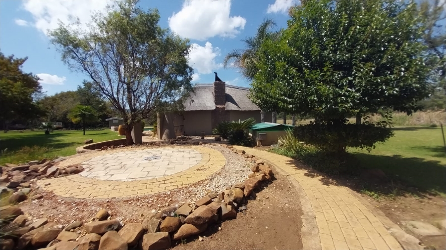 To Let 2 Bedroom Property for Rent in Zwavelpoort Gauteng