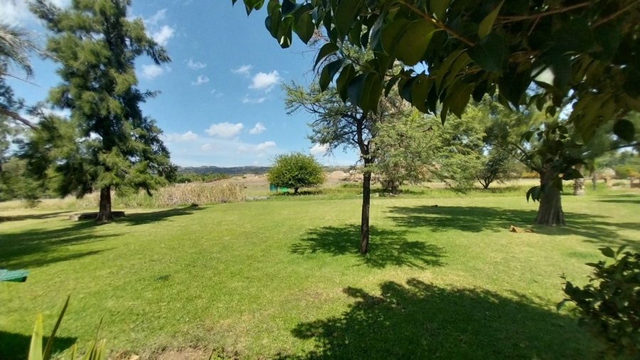 To Let 2 Bedroom Property for Rent in Zwavelpoort Gauteng