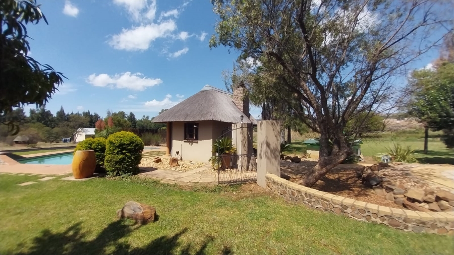 To Let 2 Bedroom Property for Rent in Zwavelpoort Gauteng