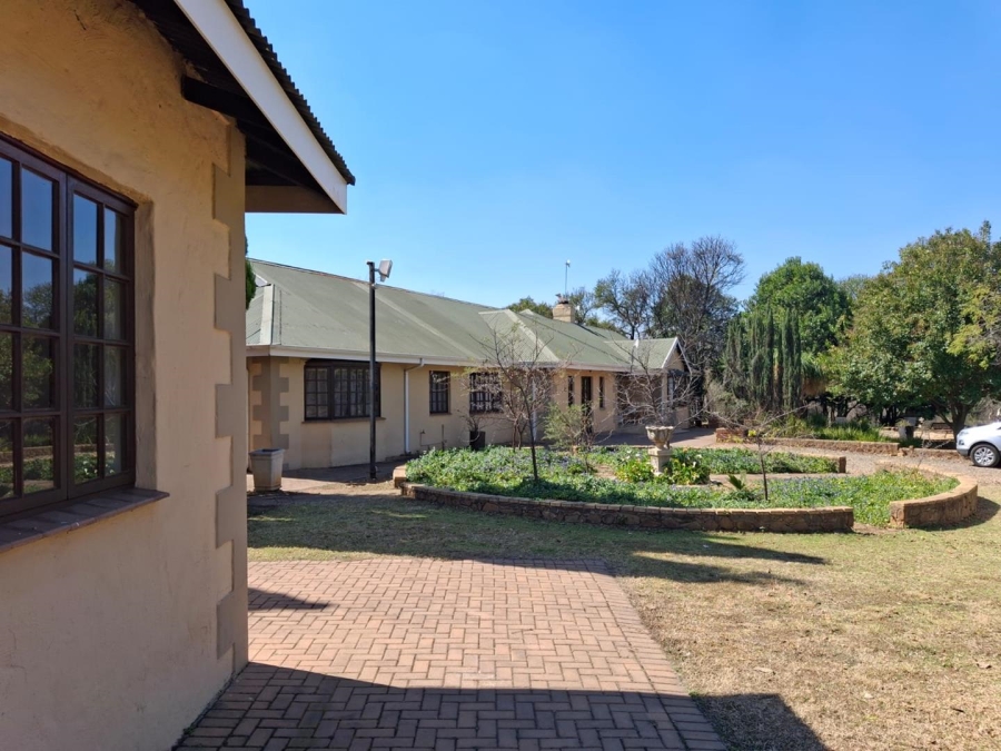To Let 2 Bedroom Property for Rent in Zwavelpoort Gauteng
