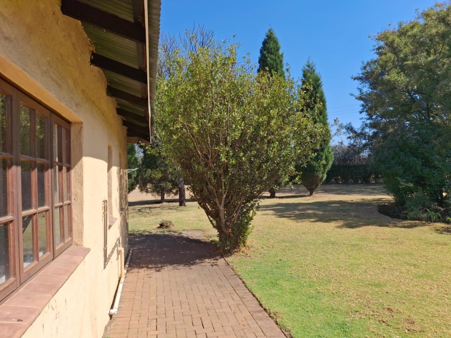 To Let 2 Bedroom Property for Rent in Zwavelpoort Gauteng