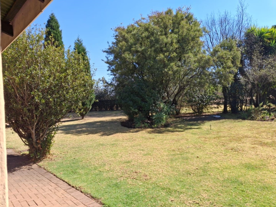 To Let 2 Bedroom Property for Rent in Zwavelpoort Gauteng