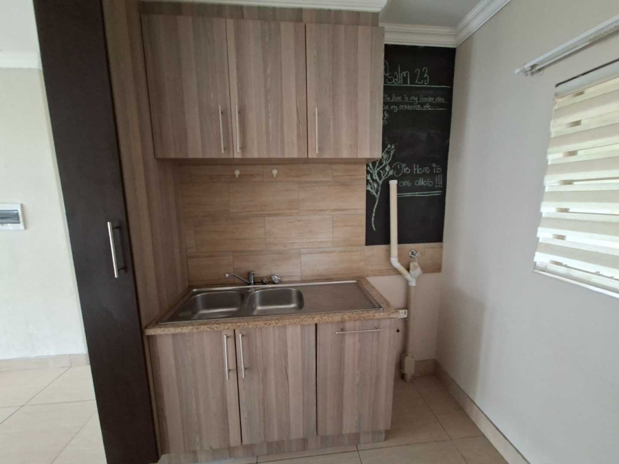 To Let 2 Bedroom Property for Rent in Waverley Gauteng
