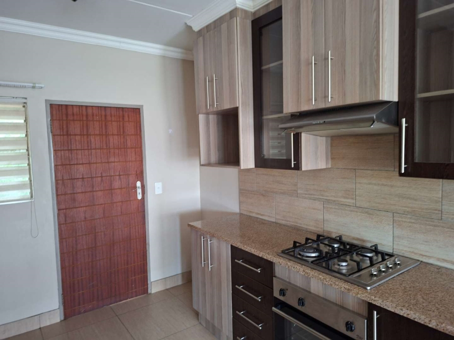 To Let 2 Bedroom Property for Rent in Waverley Gauteng