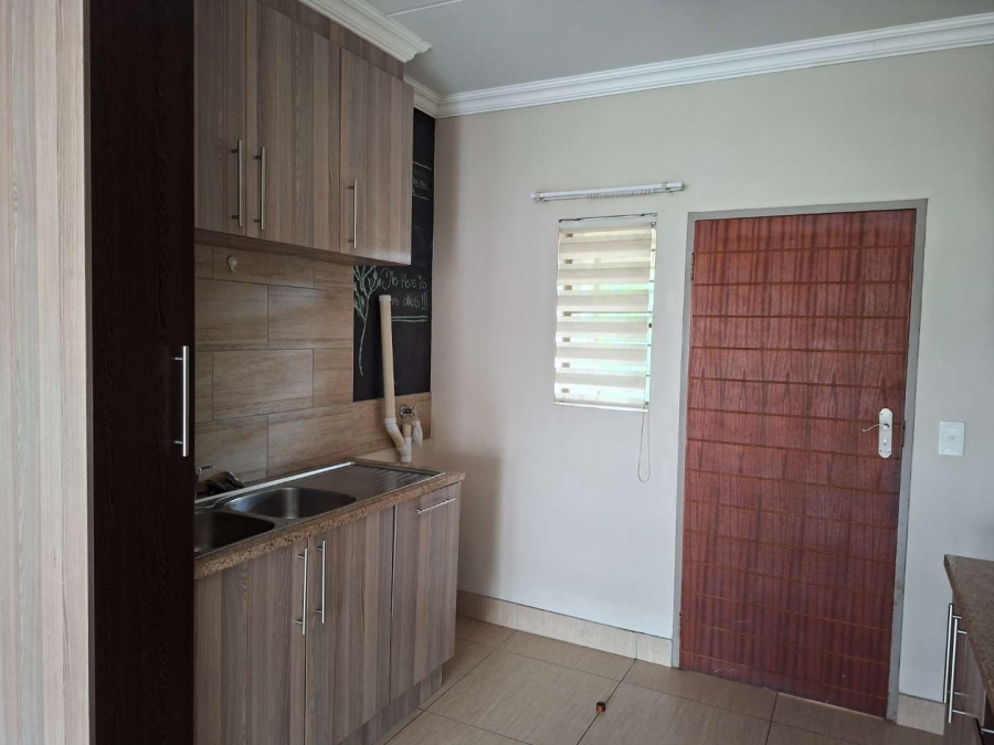 To Let 2 Bedroom Property for Rent in Waverley Gauteng