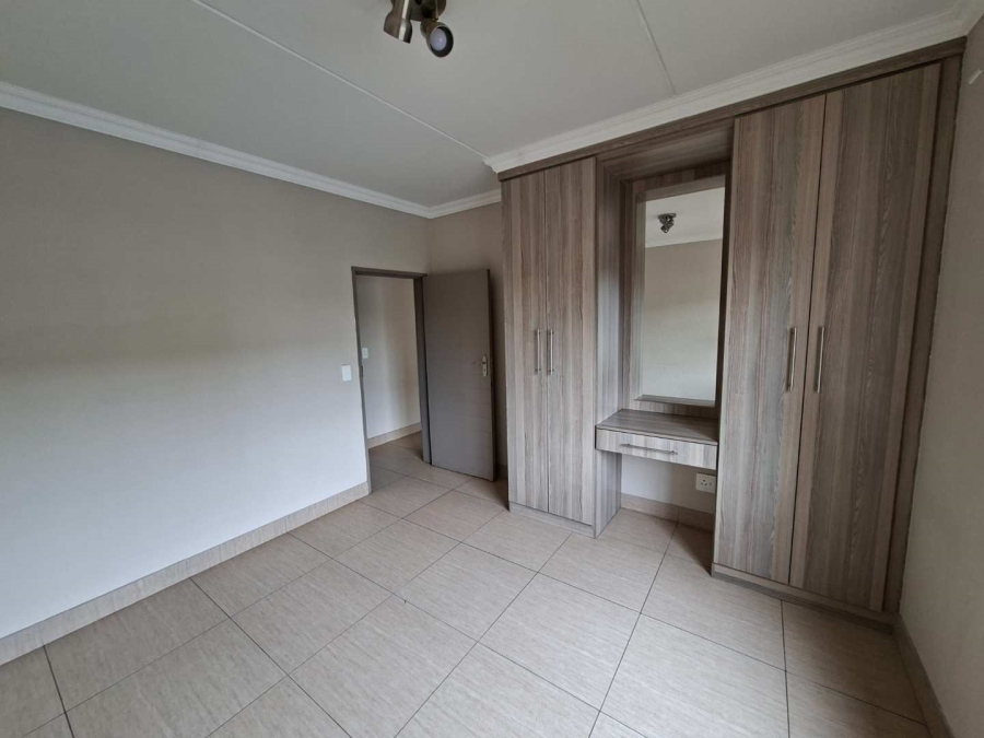 To Let 2 Bedroom Property for Rent in Waverley Gauteng
