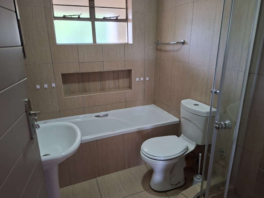 To Let 2 Bedroom Property for Rent in Waverley Gauteng