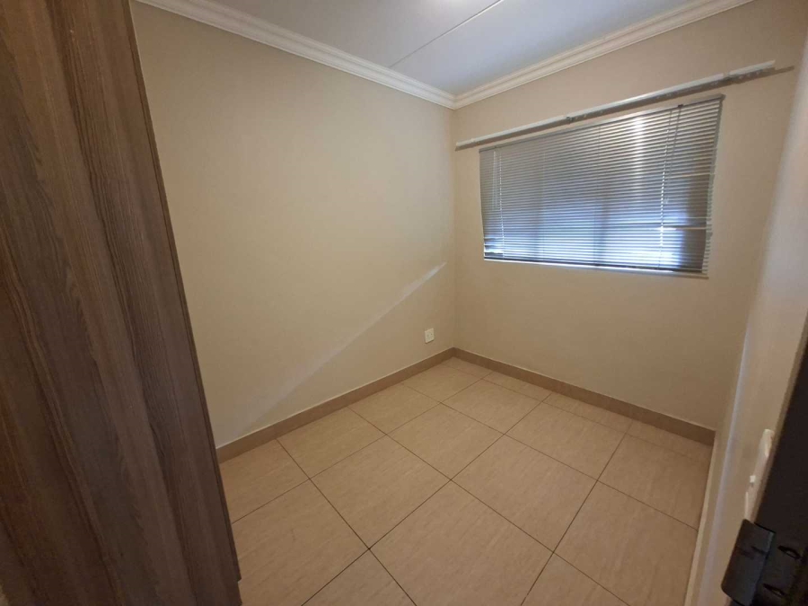 To Let 2 Bedroom Property for Rent in Waverley Gauteng