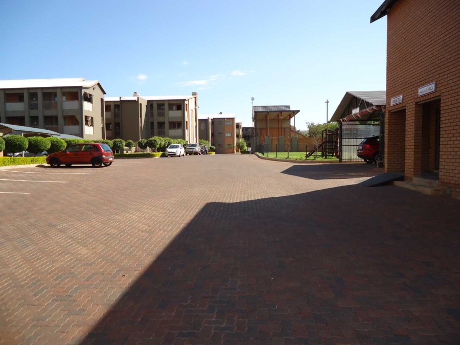 To Let 2 Bedroom Property for Rent in Waverley Gauteng