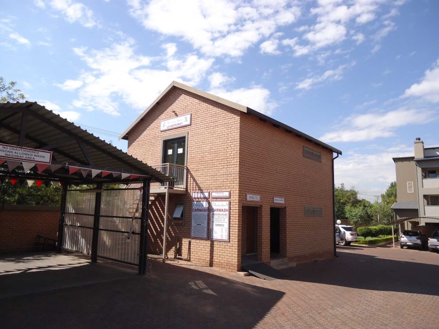 To Let 2 Bedroom Property for Rent in Waverley Gauteng