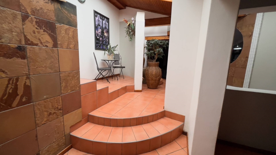 6 Bedroom Property for Sale in Kenmare Gauteng
